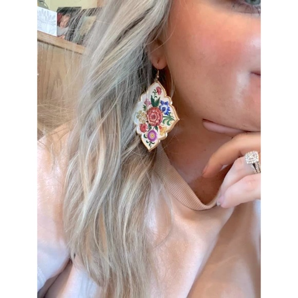 ✨NEW✨ Floral Plunder Earrings 🌸 - Picture 4 of 6